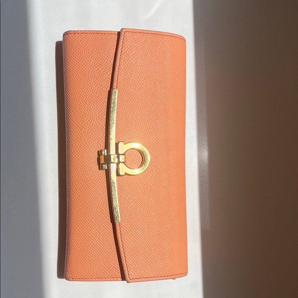 Salvatore Ferragamo Wallet in lobster mousse
